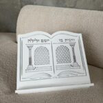 שטנדר עץ לבן
