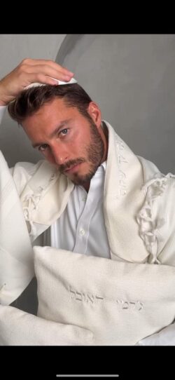 ⁦מארז פרימיום אריג קטיפתי חלק שמנת⁩ – תמונה ⁦4⁩