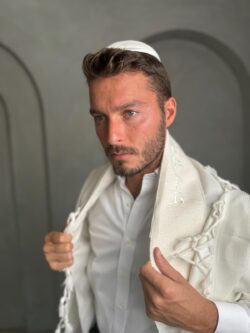 ⁦טלית מהודרת שמנת⁩ – תמונה ⁦2⁩