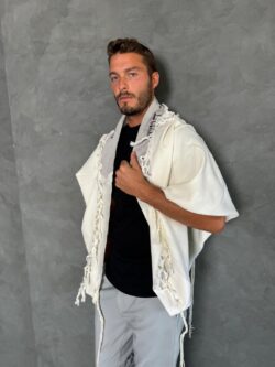⁦מארז פרימיום אריג קטיפתי חלק בגוון אפרפר⁩ – תמונה ⁦3⁩