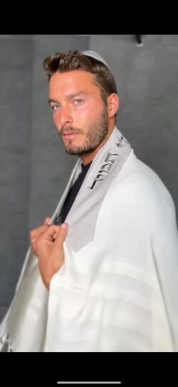 ⁦טלית מהודרת בגוון אפרפר⁩ – תמונה ⁦3⁩