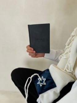 ⁦טלית מהודרת דגם ג׳נובה כחול⁩ – תמונה ⁦2⁩