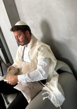⁦מארז פרימיום אריג קטיפתי חלק חול⁩ – תמונה ⁦4⁩