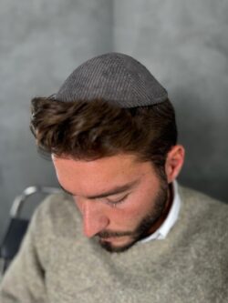 כיפה קורדרויי מאפור כהה