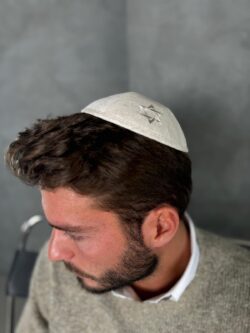 כיפה בגוון פשתן