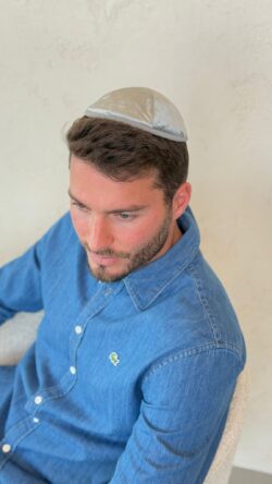 ⁦כיפה קטיפה צבע אפור⁩ – תמונה ⁦2⁩