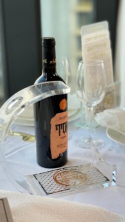 מעמד לבקבוק יין