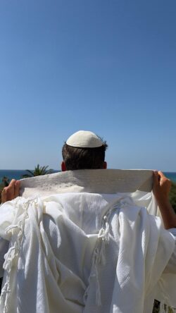 ⁦טלית דגם הרמס גוון פשתן⁩ – תמונה ⁦2⁩